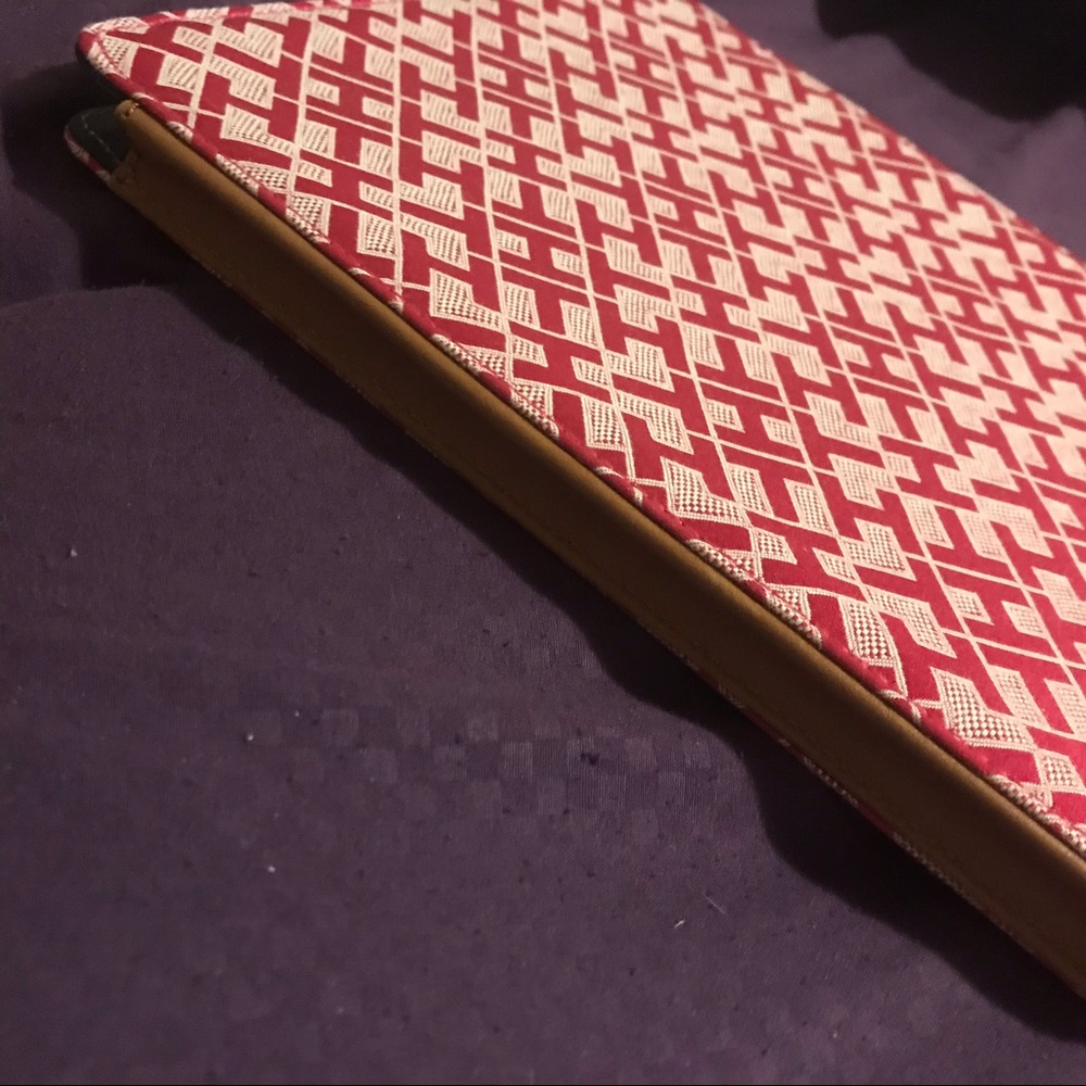 Tommy Hilfiger Pink & White iPad Tablet Case - Picture 4 of 7